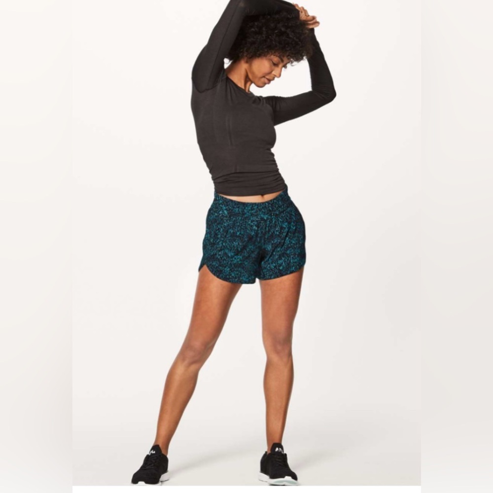 Lululemon Tracker Short, 4”, Size 4. Color Illumi… - image 4